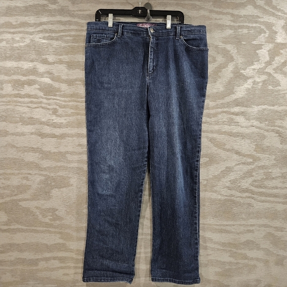Gloria Vanderbilt SZ 18 Amanda Hi Rise Straight Leg 5 Pocket Blue Denim Jeans - Picture 1 of 11